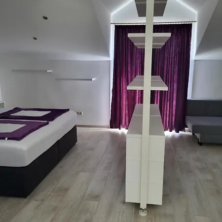 Mona Brodarica (Sibenik-Knin)