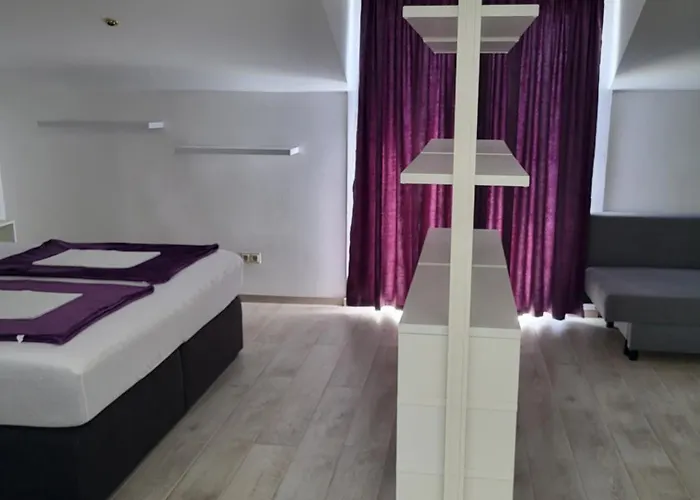 Mona Brodarica (Sibenik-Knin)